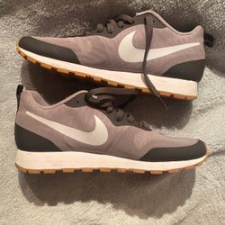 Nike Mid Runner 2