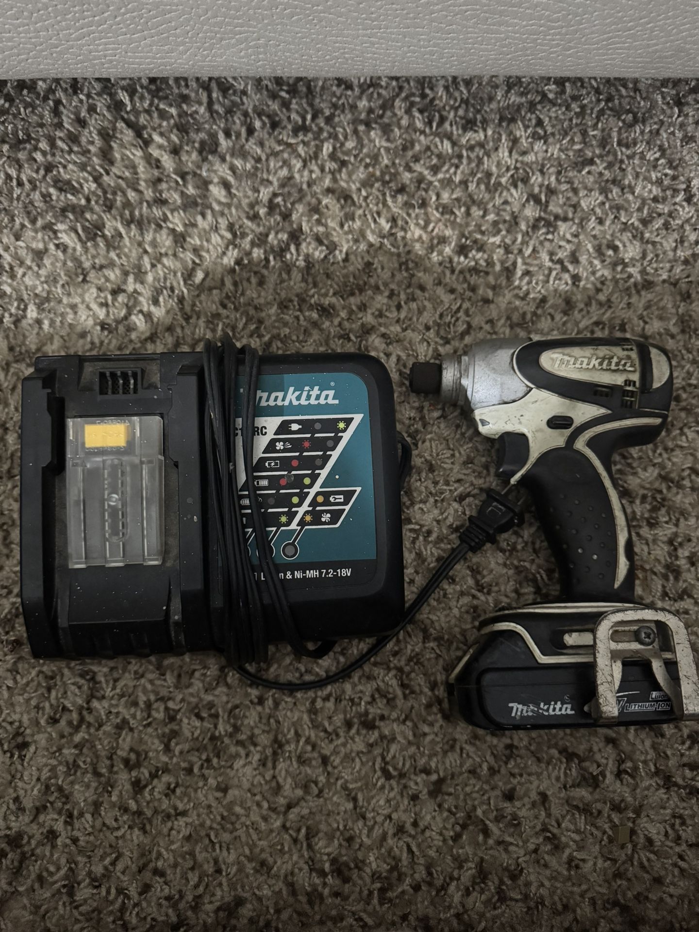 Makita Impact driver w/ charger