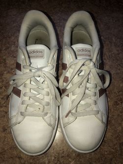 Girls / women’s adidas shoes $5 as is