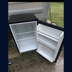 Refrigerator 