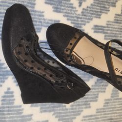 Black Wedges