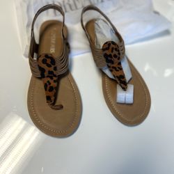 Dream Pairs Leopard Print Sandals with Tan Straps. Size 7. New