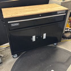 4 Yukon 46in Mobile Work Bench 