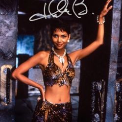 Halle Berry Autographed 1994 The Flintstones 8x10 Photo