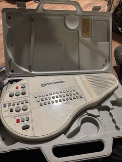 Suzuki Omnichord System Two with Case