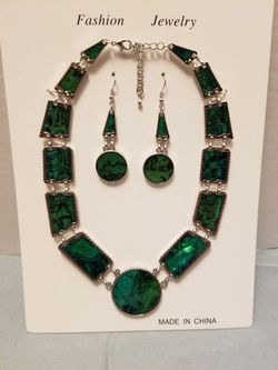 Fashion jewelry necklace and drop earrings