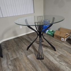 Round Glass Dining Table 
