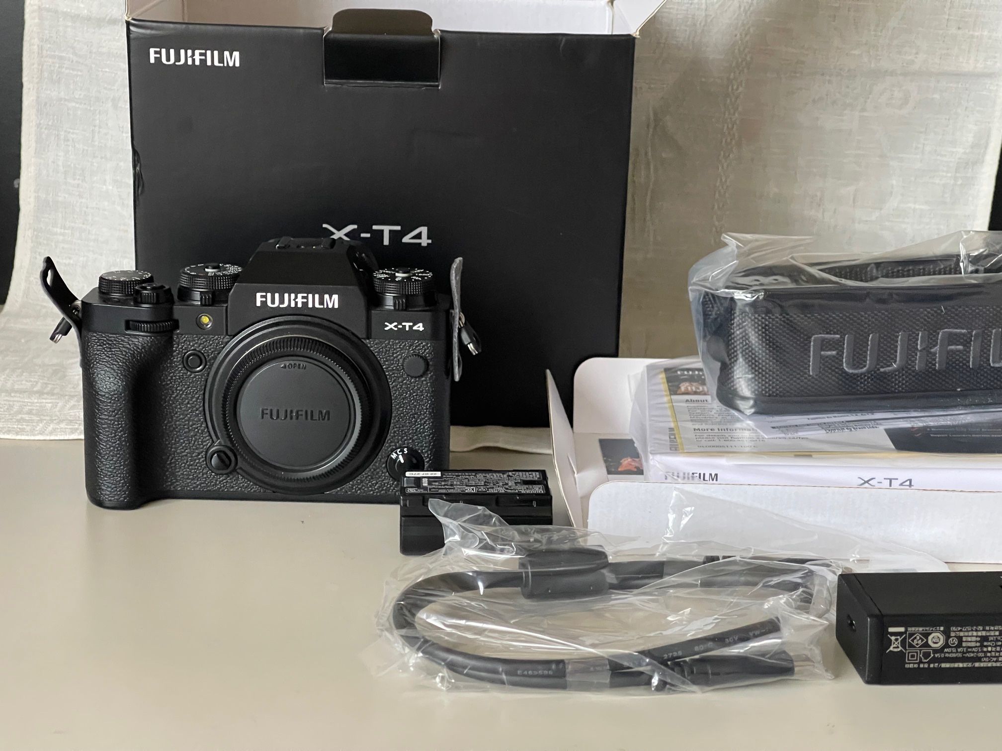 Fujifilm X-T4 - super low shutter count, virtually brand new!