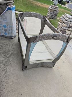 Pack & Play ▪︎ Portable Crib (Used in good condition)