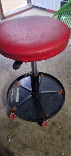 Rolling Mechanic Stool with Adjustable Height
