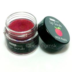 Lip scrub with antioxidants and vitamin E