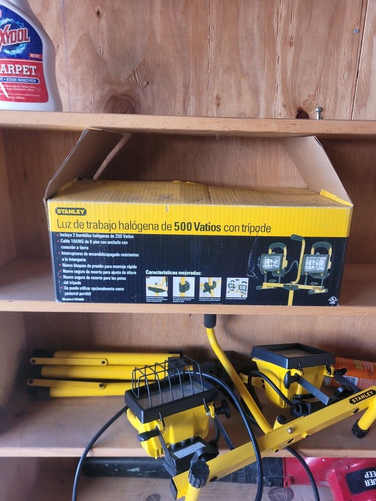 Luz De Trabajo Stanley Con  Tripoli