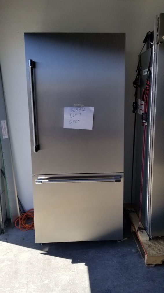 Thermador 36” Builtin Refrigerator for Sale in North Las Vegas, NV