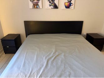Bed Frame with 2 side tables - Cama IKEA tamaño King con 2 mesas de noche a juego