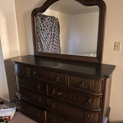 9 Drawer Marble Top Dresser And Mirror