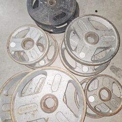 200 POUNDS Total (Two 35s , Four 25s, Two 10s, Two 5s 