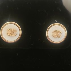 Small Fashion C White And Gold Circle Earrings ..925 Post