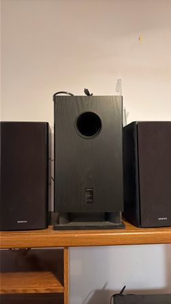 Onkyo Subwoofer and Bookshelf Speakers Set