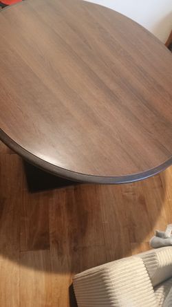 Round Dinner Table