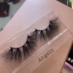 Lashes Full And Fluffy 