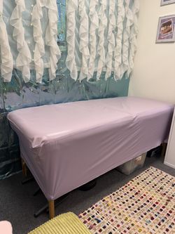 Earthlite Massage Table