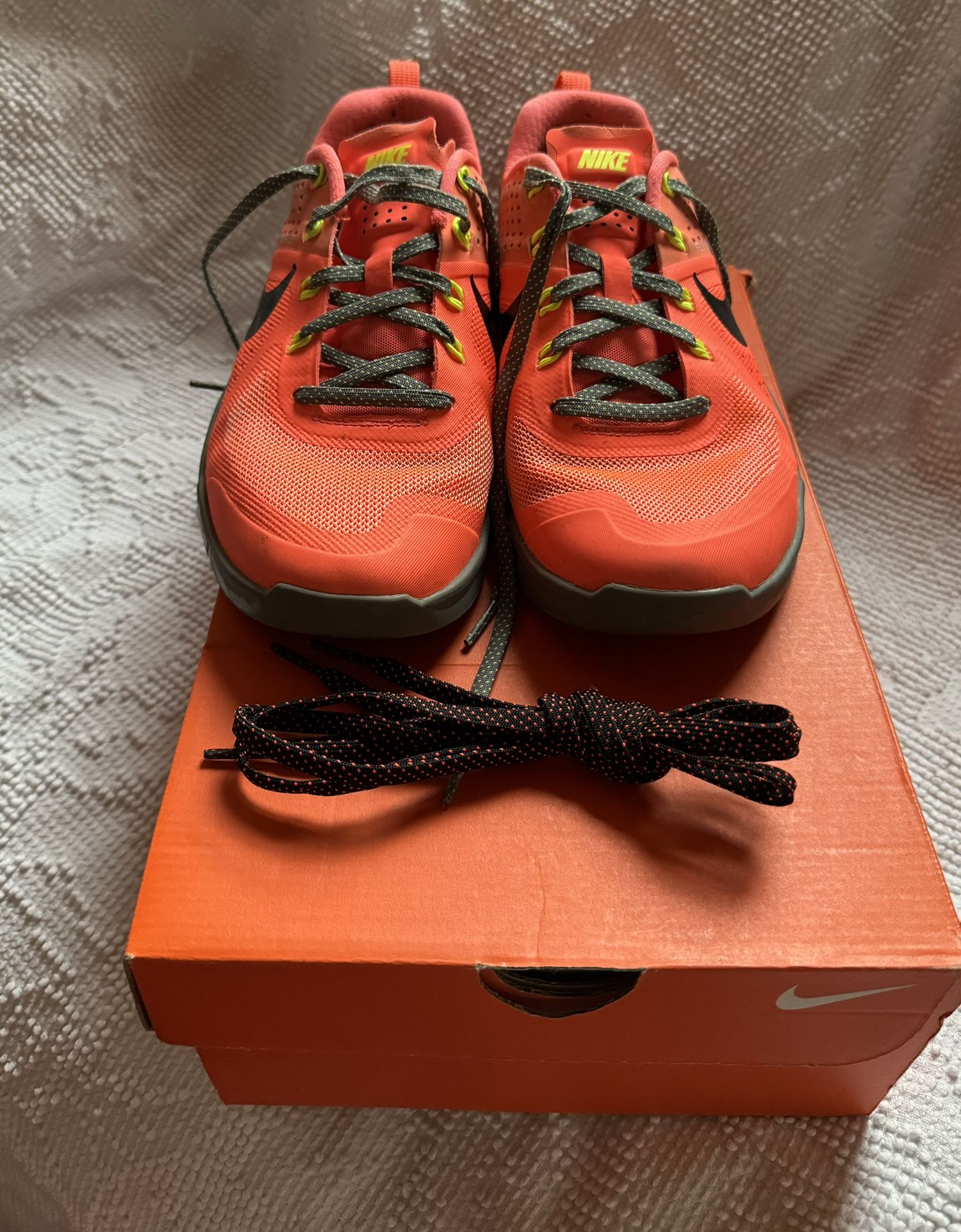 not free Nike Metcon Flywire Cross Training Shoes Hyper Orange Womens size:7/1/2