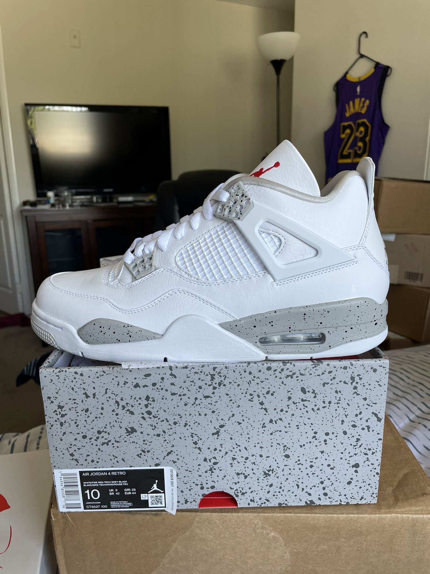 Jordan 4 retro White Oreo  Brand new DS , size 10 men .