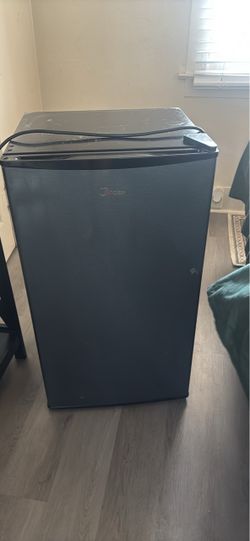 Mini fridge