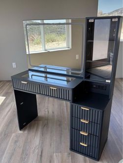 Fluted Makeup Vanity with Mirror and Lights 43.5 inches