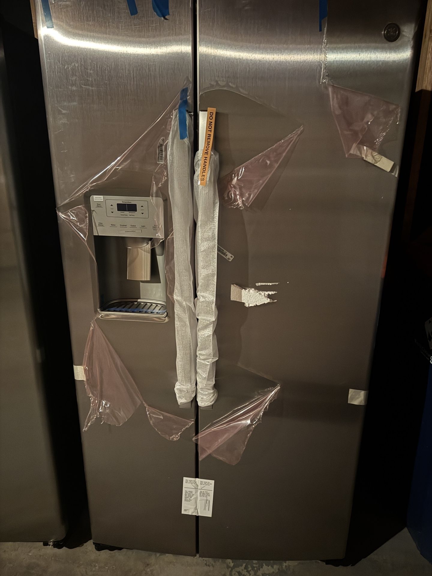 GE Fridge BRAND NEW $650