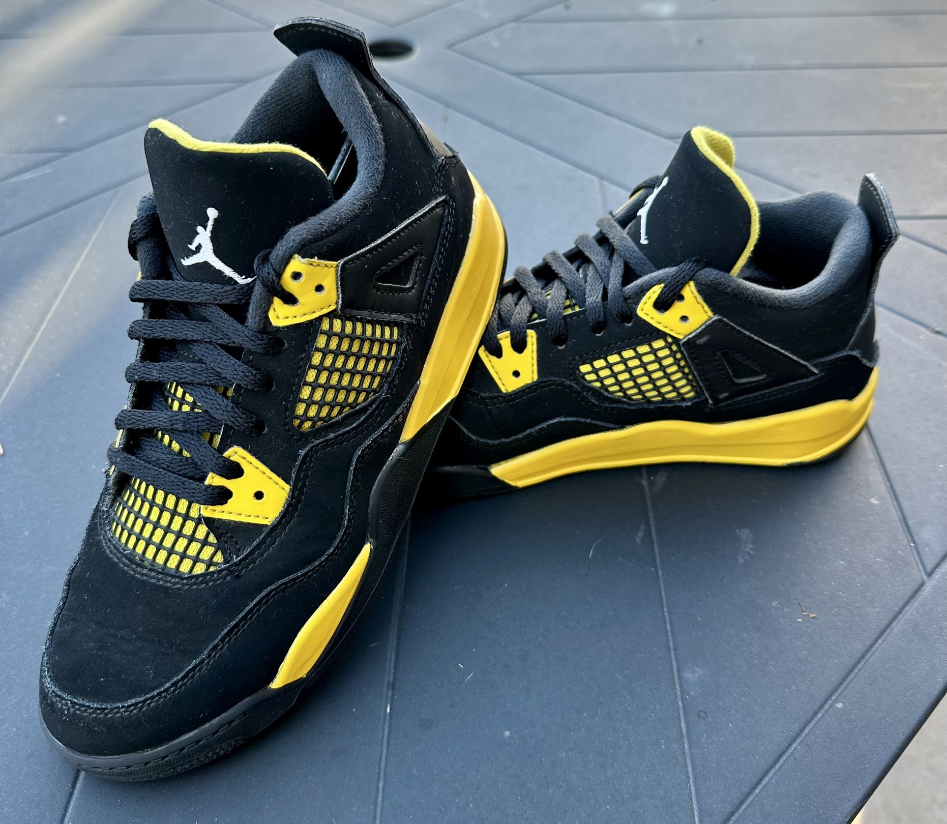 Nike Jordan 4 Retro Thunder