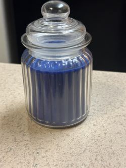 Blue Woodwick Candle With Clean Linen Fragrance