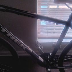 Like New Black Trek FX Bike 