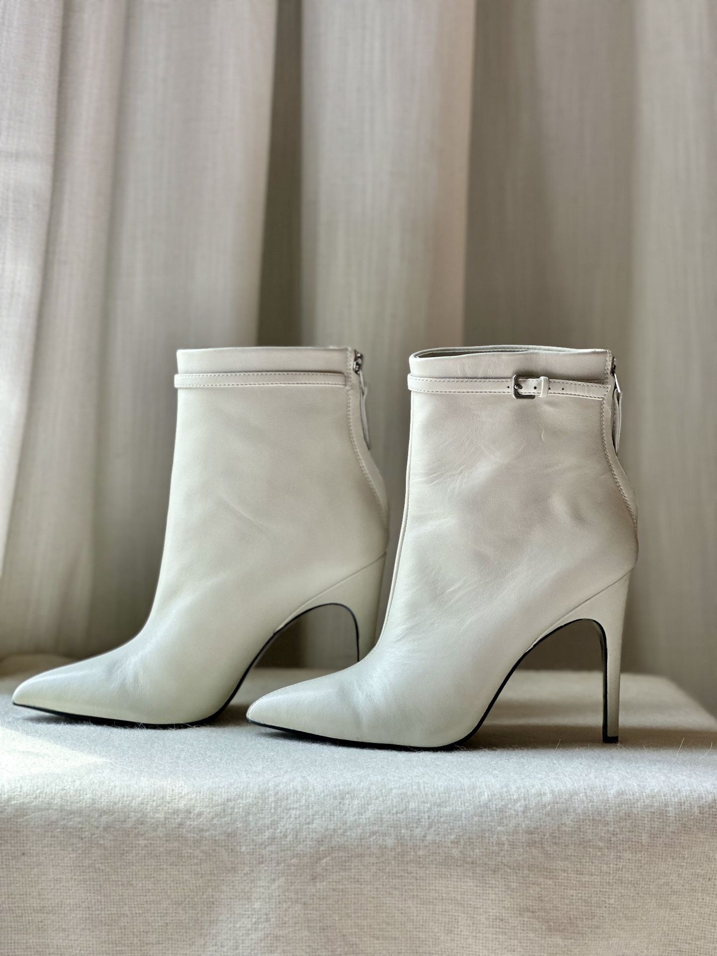 Authentic Reiss Ashton Leather Off White Ankle Boots