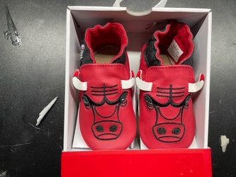 Brand new Chicago bulls toddler slippers indoor shoes officially licensed by NBA 12-18months brand new