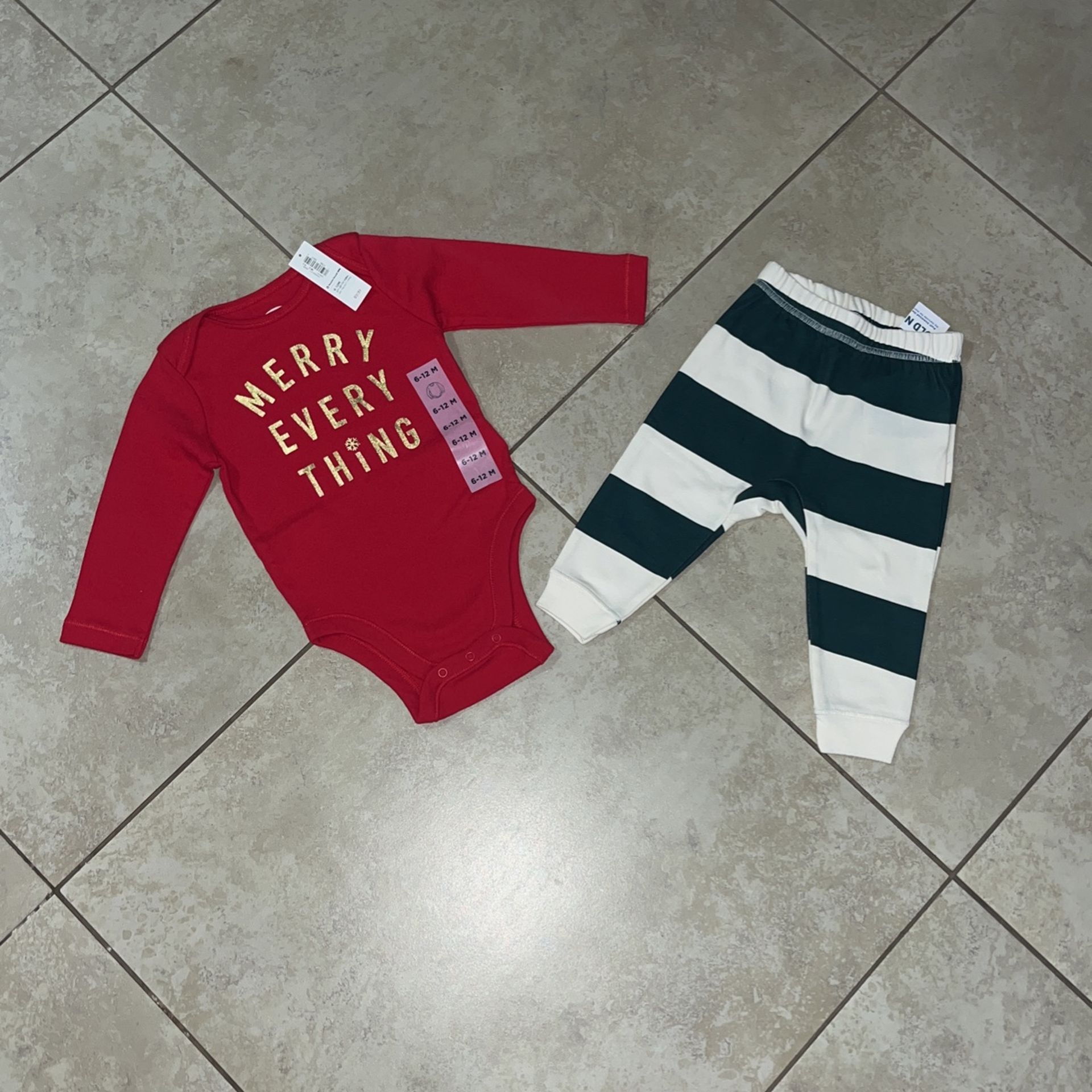 Old Navy Baby Boy’s / Girl’s Outfit, Size 6-12 Months 