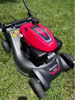 LIKE NEW HONDA HRN 216/170 CC STILL AVAILABLE. DO NOT LOSE YOUR ALMOST LAST CHANCE TO GET THIS BEAUTIFUL SELF-PROPELLED WITH DOUBLE BLADES CUTTING PER