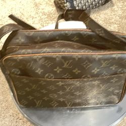 Pre-Owned & Vintage LOUIS VUITTON Crossbody Bags for Men