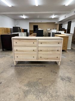 Beautiful Light Wood Color 6 Drawer Dresser