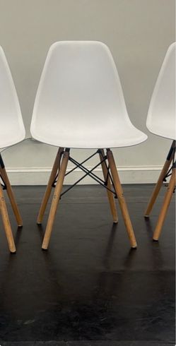 Set of 4 White Eames Style DSW Dining Chairs