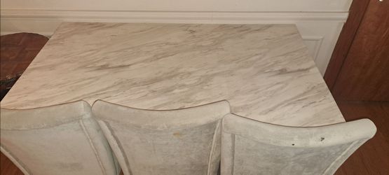 Dining Room Table & 4 Chairs