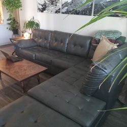 Sectional Couch w/ Ottoman - Esspresso Brown