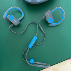 Powerbeats 2 Headphones 