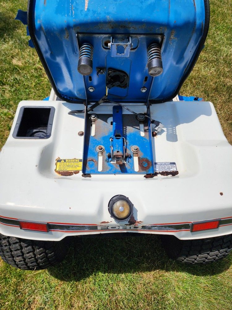 Ford YT 16H Lawn Tractor w/ 42" deck for Sale in Elgin, IL OfferUp