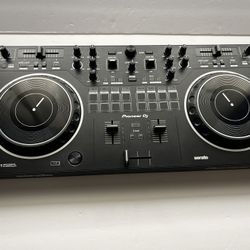 Pioneer DJ DDJ-REV1 Serato Performance DJ Controller