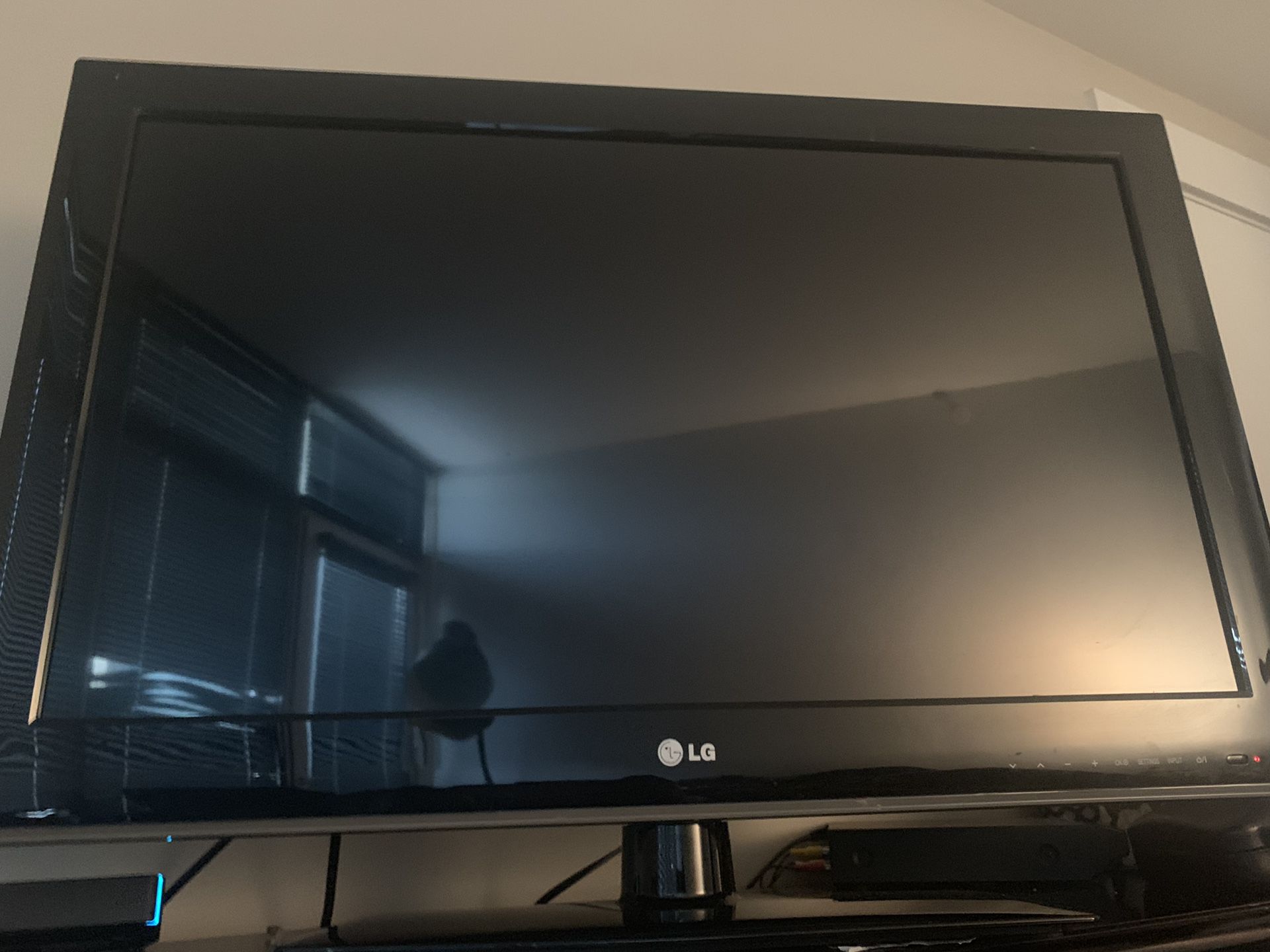 32 inch LG TV. great condition