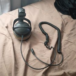 Beyerdynamic DT 770 PRO (250 Ohm) Studio Headphones (USED)