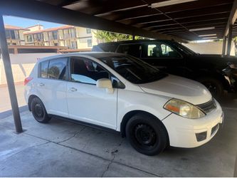 Vendo Nissa Versa 2010 Hatchback