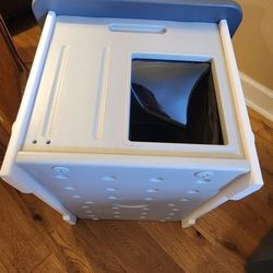 Never Used Rockever Plastic Pet Shelter Waterproof With Bonus 3lb Feeder