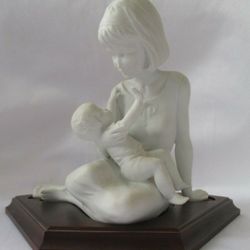 KAISER GERMANY PORCELAIN BISQUE MOTHER AND CHILD #658 WITH WOOD BASE FIGURINE